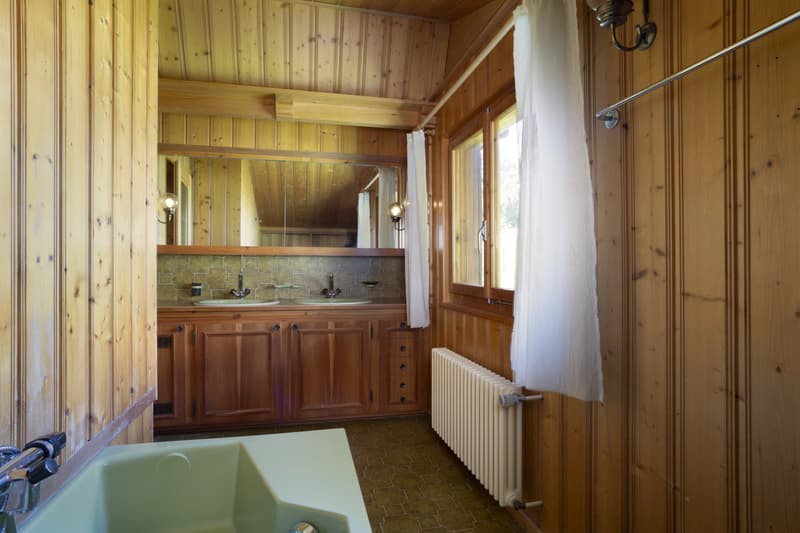 A family chalet comprising two flats, in need of renovation, in the heart of Château-d'Oex (7)