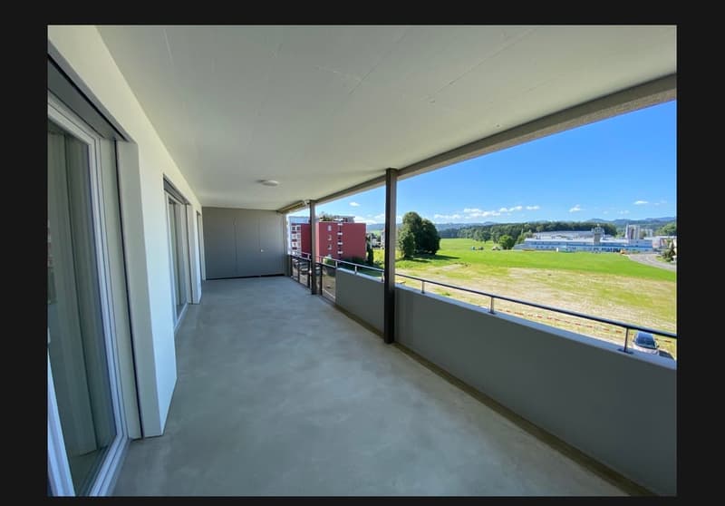 Moderne 2-Zimmer-Wohnung mit Balkon und herrlicher Aussicht in Eschlikon (1)