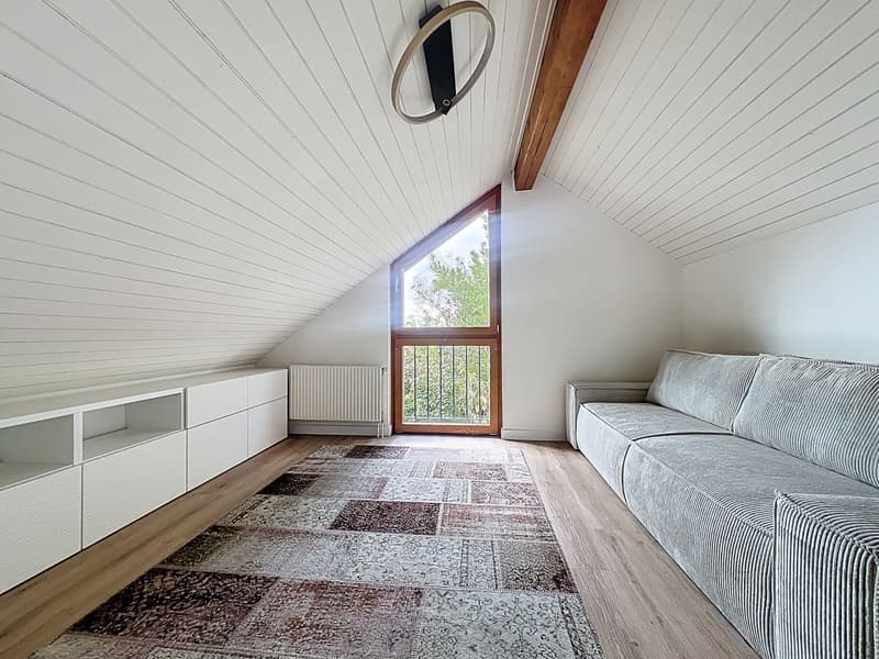 Coup de cœur garanti – villa rénovée avec terrasse et vue sur le lac ! (10)