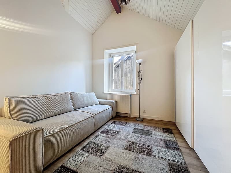 Coup de cœur garanti – villa rénovée avec terrasse et vue sur le lac ! (9)