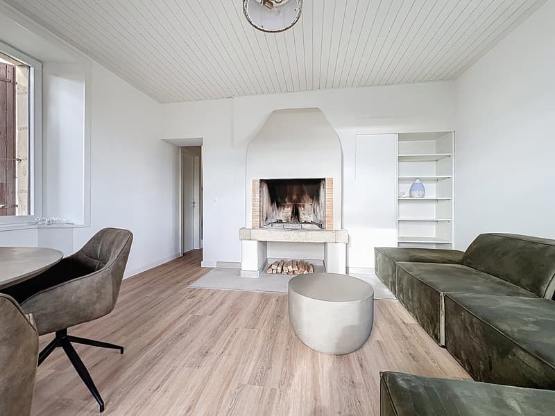 Coup de cœur garanti – villa rénovée avec terrasse et vue sur le lac ! (5)