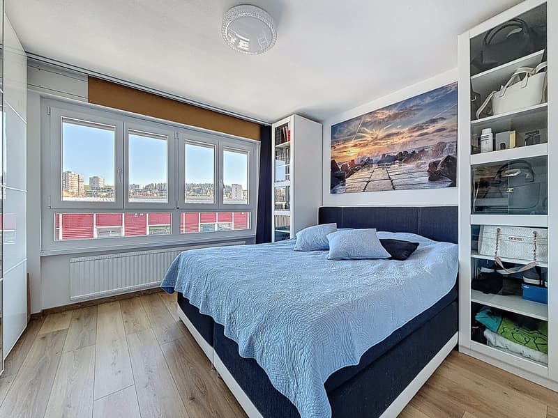 Spacieux appartement de 5.5 pièces contemporain avec veranda lumineuse (6)