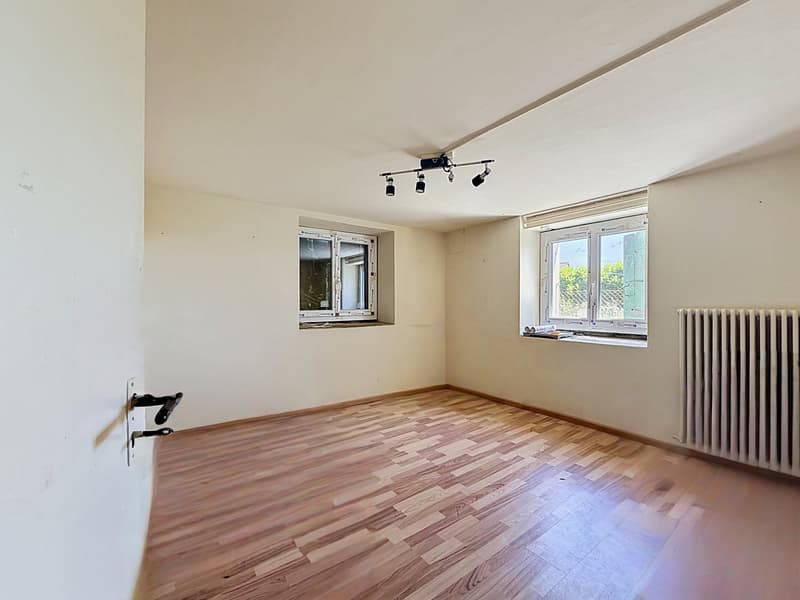 Villa à rénover avec énorme potentiel à Cressier (10)