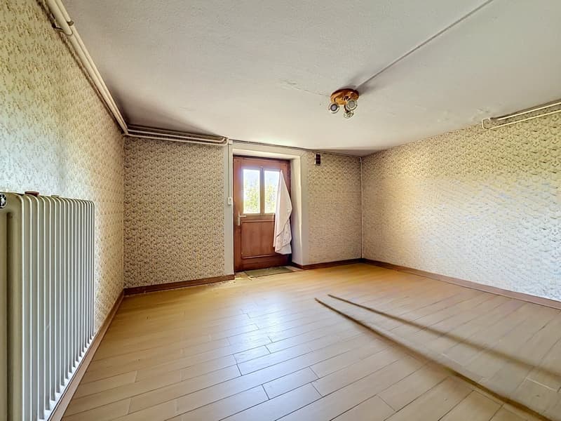 Villa à rénover avec énorme potentiel à Cressier (11)