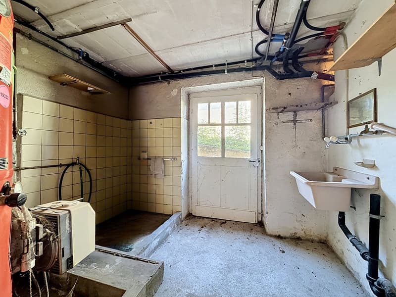 Villa à rénover avec énorme potentiel à Cressier (13)
