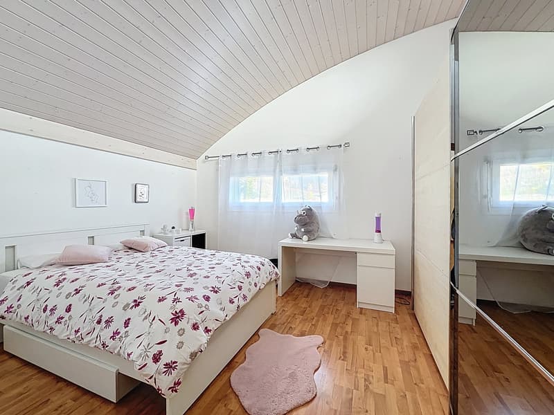 Villa avec vue dégagée, volumes généreux et cadre calme – Vaumarcus (8)