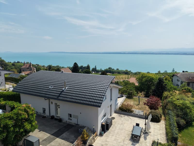 Villa avec vue dégagée, volumes généreux et cadre calme – Vaumarcus (1)