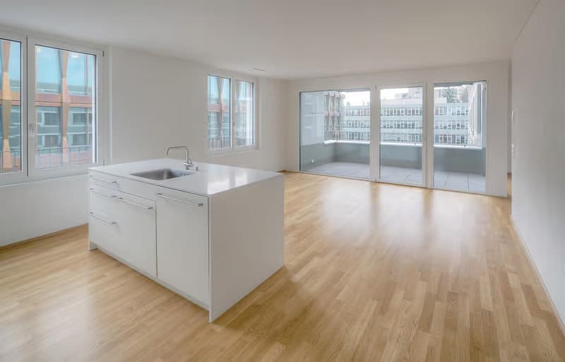 Helle 4.5-Zimmer-Wohnung mit Balkon und Garage in Aarau – ab sofort verfügbar (1)