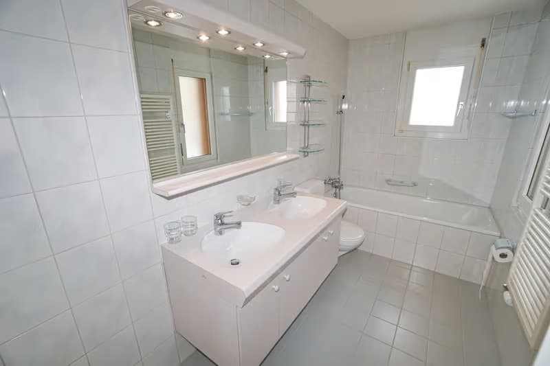 Helle 4.5-Zimmer-Wohnung mit Balkon und Garage in Thun – ab sofort verfügbar! (12)