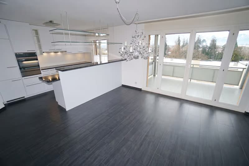 Helle 4.5-Zimmer-Wohnung mit Balkon und Garage in Thun – ab sofort verfügbar! (2)