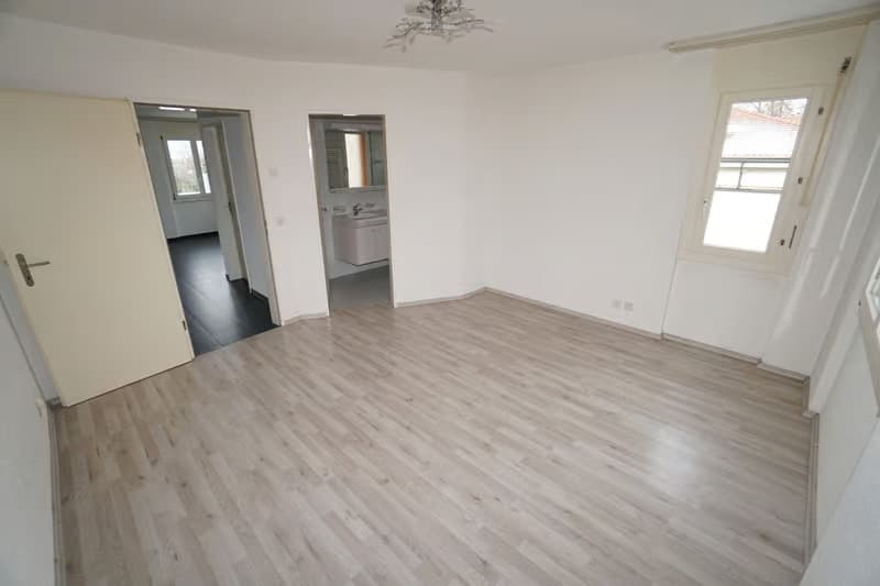 Helle 4.5-Zimmer-Wohnung mit Balkon und Garage in Thun – ab sofort verfügbar! (8)
