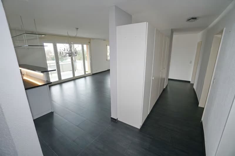 Helle 4.5-Zimmer-Wohnung mit Balkon und Garage in Thun – ab sofort verfügbar! (6)