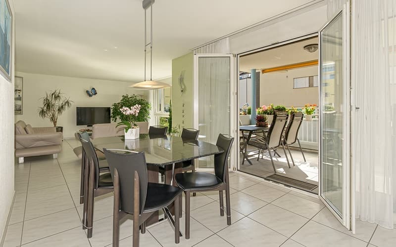 Helle 4.5-Zimmer-Wohnung mit Balkon in Altendorf – sofort verfügbar! (11)
