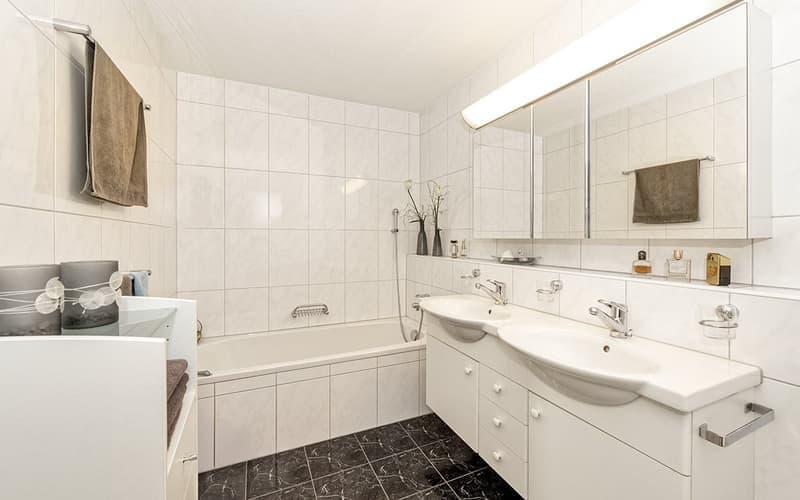 Helle 4.5-Zimmer-Wohnung mit Balkon in Altendorf – sofort verfügbar! (2)