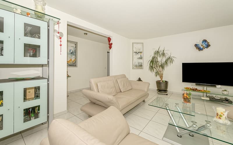 Helle 4.5-Zimmer-Wohnung mit Balkon in Altendorf – sofort verfügbar! (7)