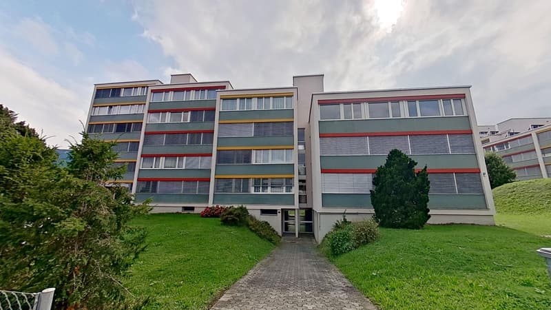 Helle 4.5-Zimmer-Wohnung mit Balkon und Aussicht in Kriens (3)