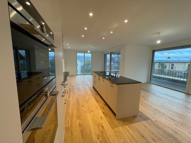 Charmante 2.5-Zimmer-Wohnung mit Balkon in Stäfa (2)