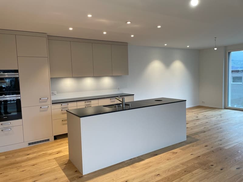 Charmante 2.5-Zimmer-Wohnung mit Balkon in Stäfa (3)