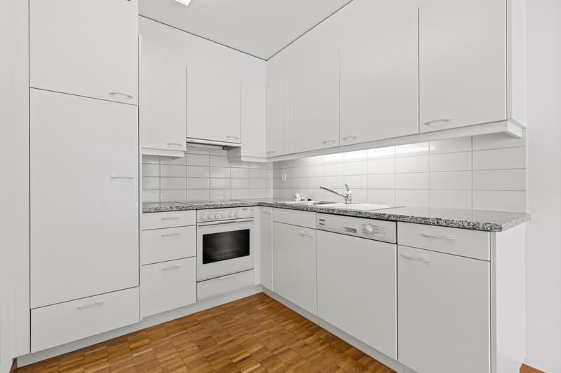 Helle 2.5-Zimmer-Wohnung mit Balkon in Hinwil – ab sofort verfügbar! (3)