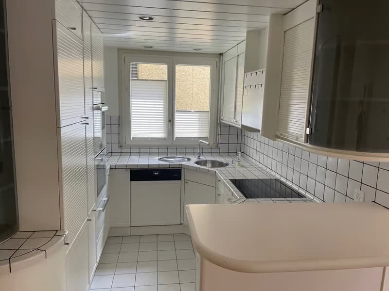 Helle 4.5-Zimmer-Wohnung mit Balkon und Garage in Thalwil – sofort verfügbar (1)