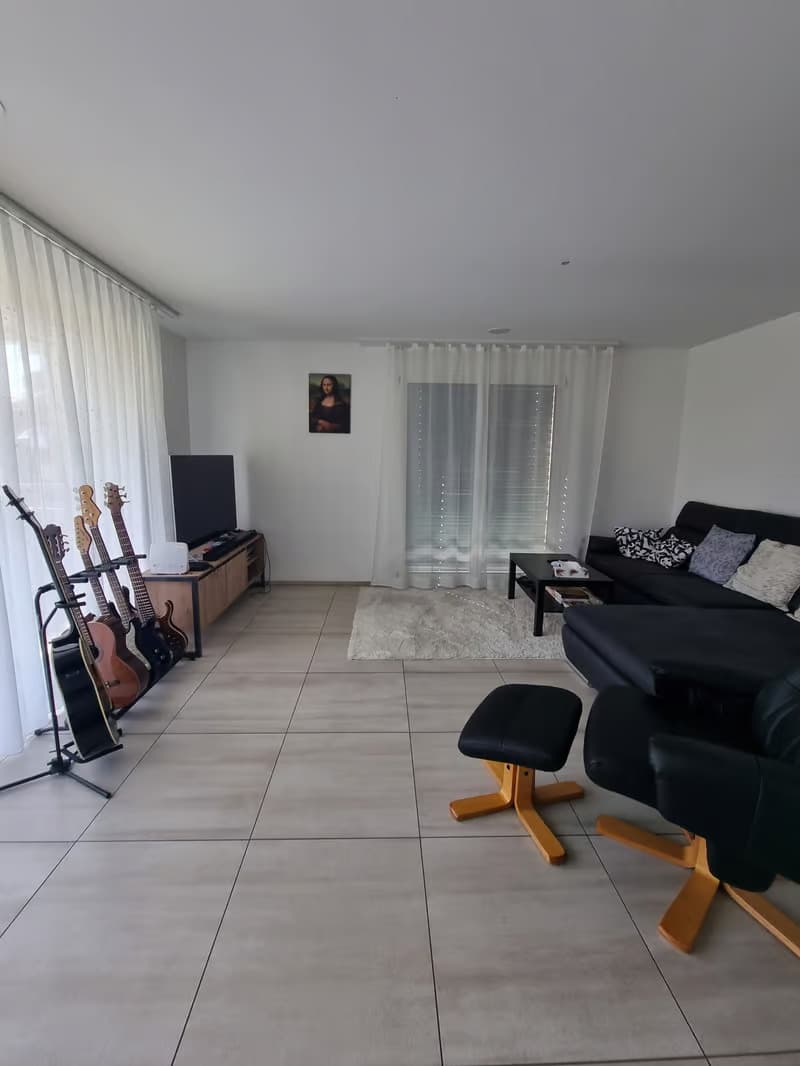 Helle 4.5-Zimmer-Wohnung mit Balkon und Garage in Schwyz (3)
