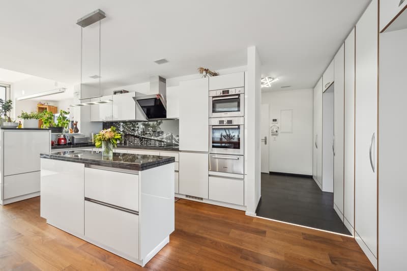 Exklusive Traumwohnung mit Luxusausstattung und Balkon-Oase (4)
