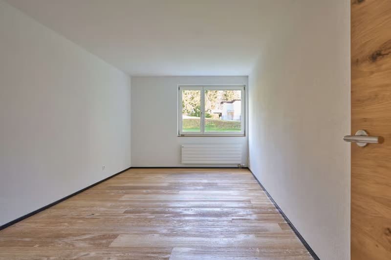 Helle 3.5-Zimmer-Wohnung mit Balkon und Garage in Davos (4)