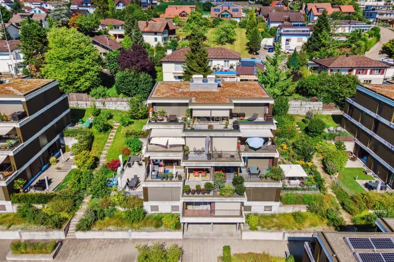 Helle 4.5-Zimmer-Wohnung mit Balkon und Garage in Hinwil – ab sofort verfügbar! (1)