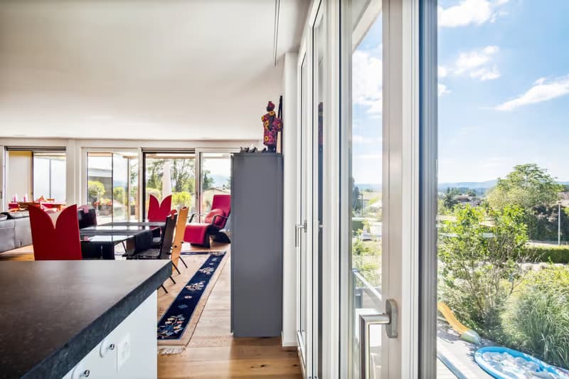 Helle 4.5-Zimmer-Wohnung mit Balkon und Garage in Hinwil – ab sofort verfügbar! (4)
