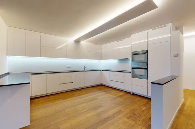 Helle 3.5-Zimmer-Wohnung mit Balkon und traumhafter Lage in Stäfa (3)