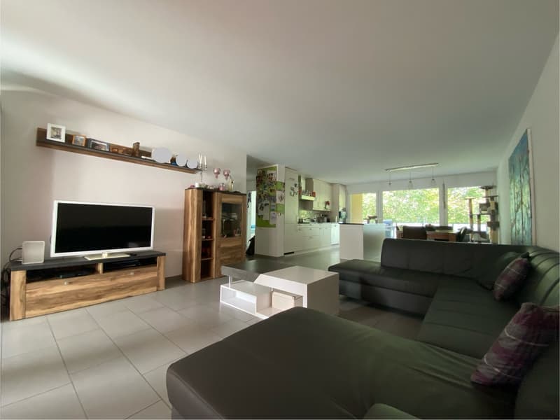 Helle 4.5-Zimmer-Wohnung mit Balkon und Garage in Bassersdorf (8)