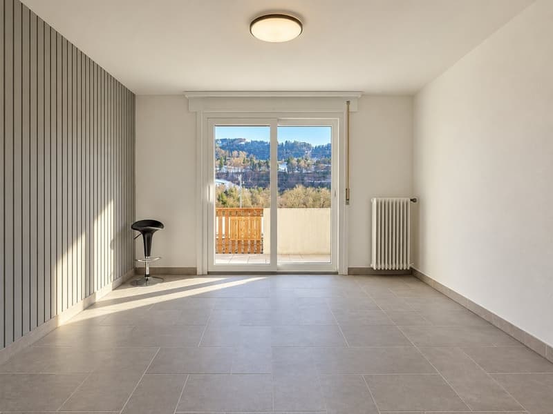 Interieur_minimaliste_baigne_de_soleil.png