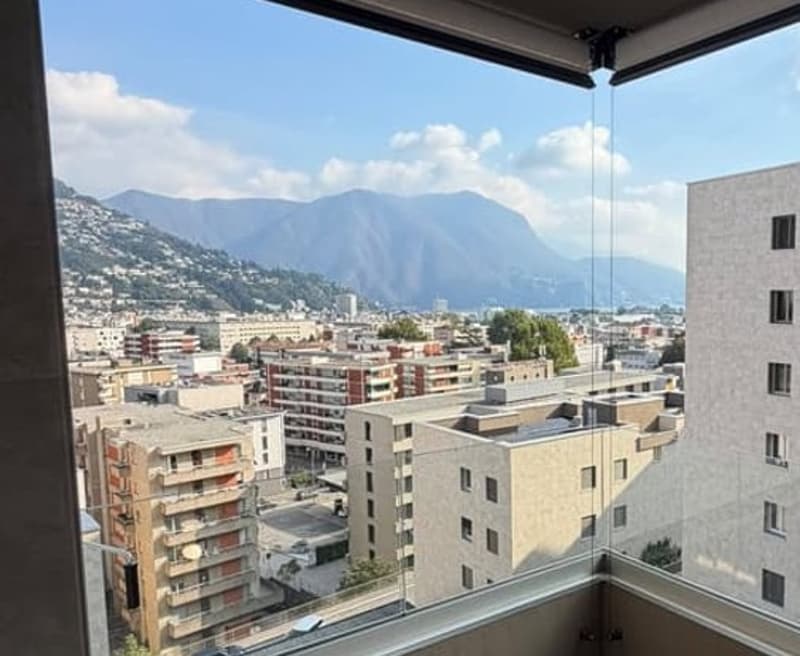 Ultimo luminoso appartamento di 3.5 locali con balcone e vista lago a Lugano (1)