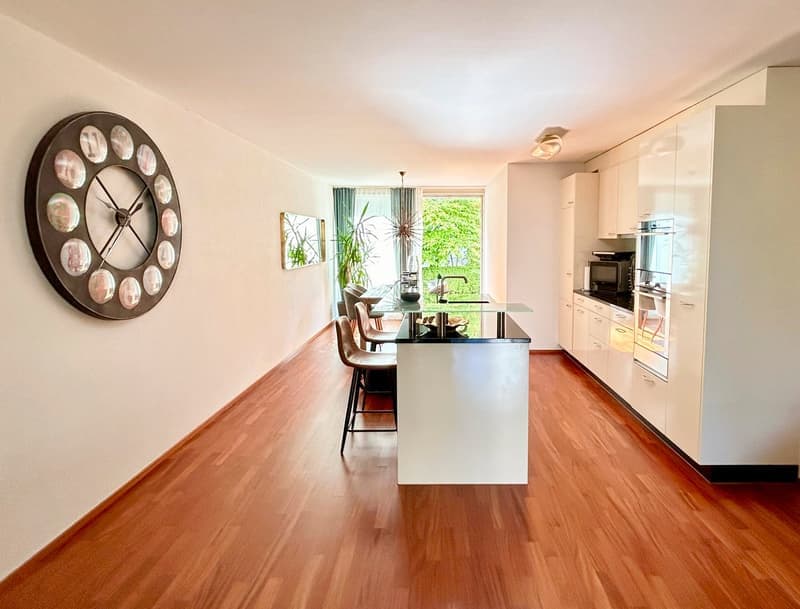 Helle 3.5-Zimmer-Wohnung mit Balkon und Garage in Zug (8)