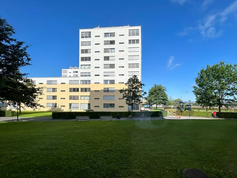 Helle 3.5-Zimmer-Wohnung mit Balkon und Garage in Zug (11)