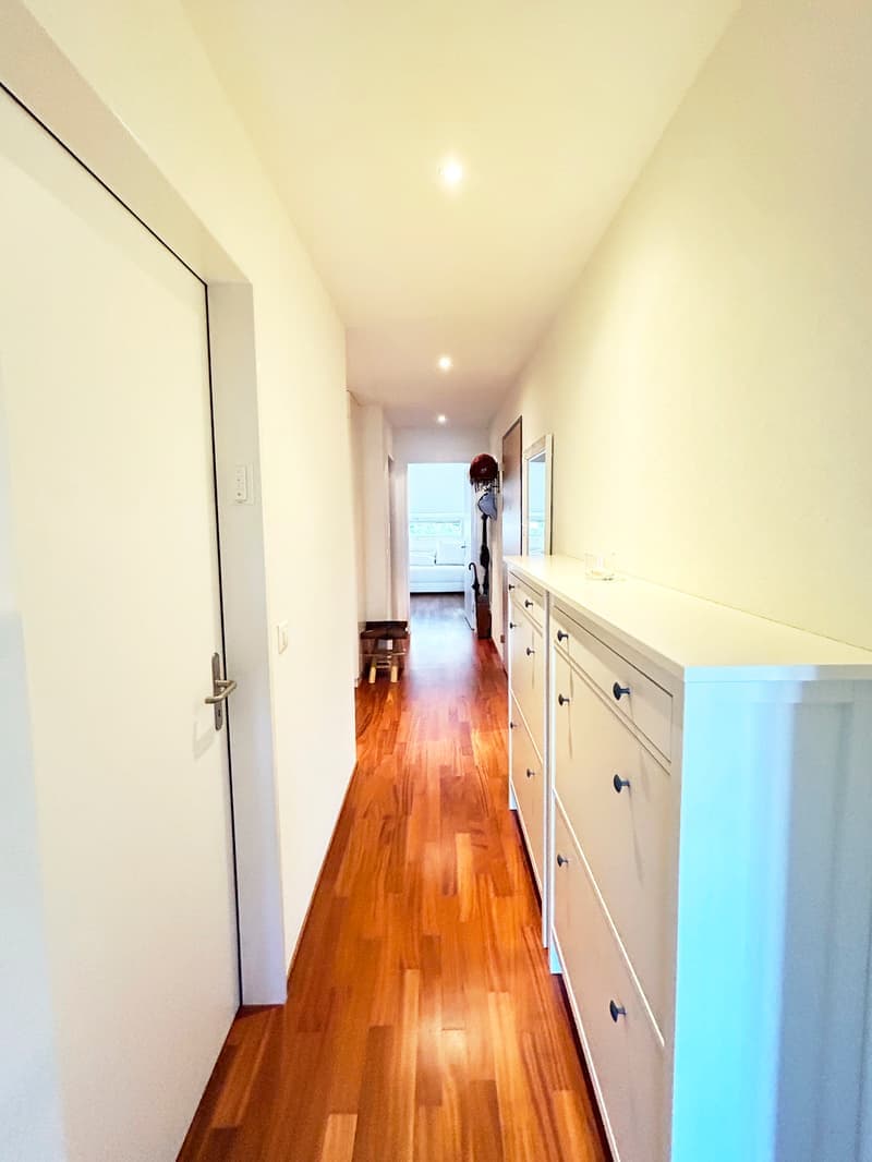 Helle 3.5-Zimmer-Wohnung mit Balkon und Garage in Zug (12)
