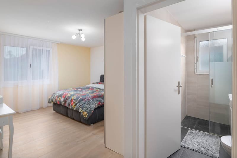 Helle 4.5-Zimmer-Wohnung mit Balkon und Garage in Volketswil – ab sofort verfügbar! (9)