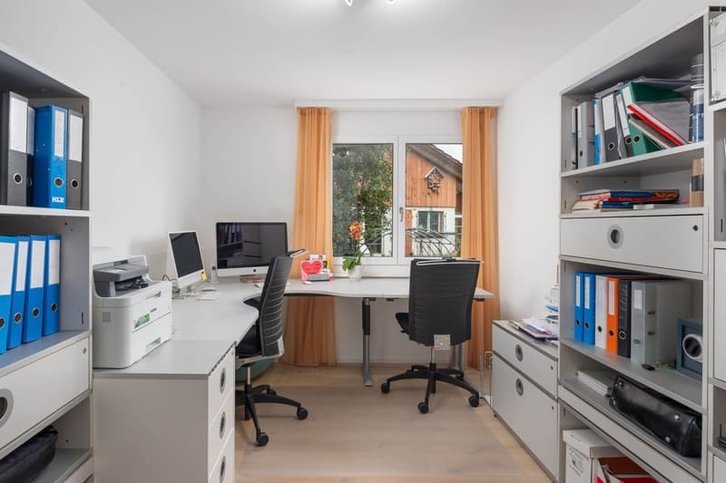 Helle 4.5-Zimmer-Wohnung mit Balkon und Garage in Volketswil – ab sofort verfügbar! (7)