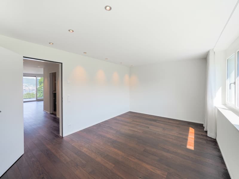 Stilvolle 2.5-Zimmer Wohnung mit offenem Wohnkonzept und Seesicht (8)