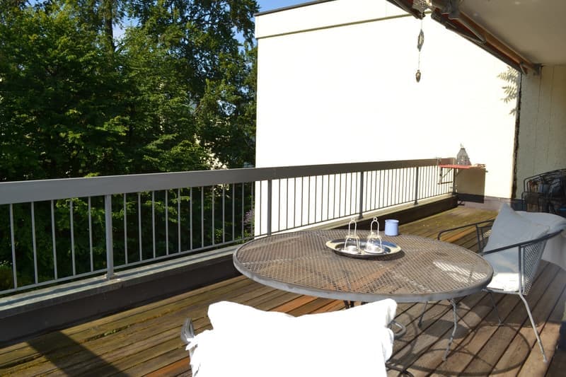Charmante 2.5-Zimmer-Wohnung mit Balkon und Waldblick in Küsnacht (6)