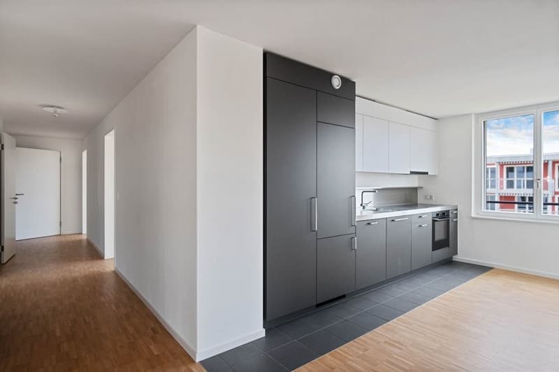 Geräumige 4.5-Zimmer-Wohnung mit Balkon in Schlieren (3)