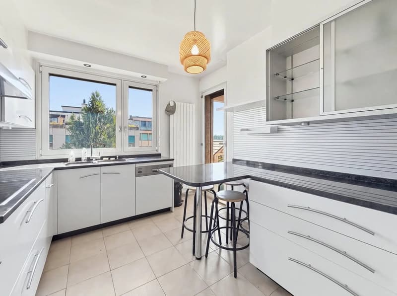 Spacieux appartement de 5.5 pièces avec balcon à Carouge (6)