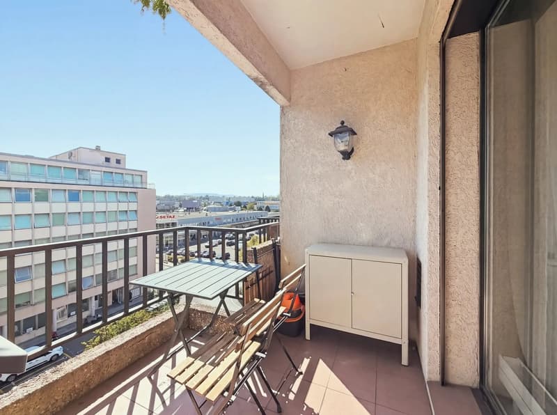 Spacieux appartement de 5.5 pièces avec balcon à Carouge (9)