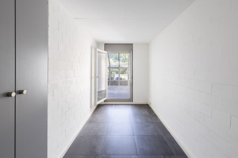 Helle 4.5-Zimmer-Wohnung mit Balkon in Adliswil – ab sofort verfügbar (4)