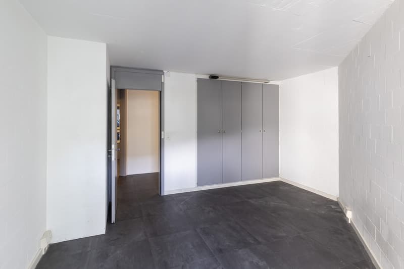 Helle 4.5-Zimmer-Wohnung mit Balkon in Adliswil – ab sofort verfügbar (1)