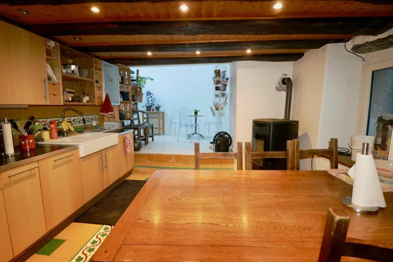 Au coeur du Vieux Bourg de Martigny, très belle maison familiale, pleine de charme de 5.5 pces idéale comme maison familiale ou maison d'hôtes. (4)