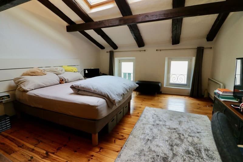 Au coeur du Vieux Bourg de Martigny, très belle maison familiale, pleine de charme de 5.5 pces idéale comme maison familiale ou maison d'hôtes. (8)