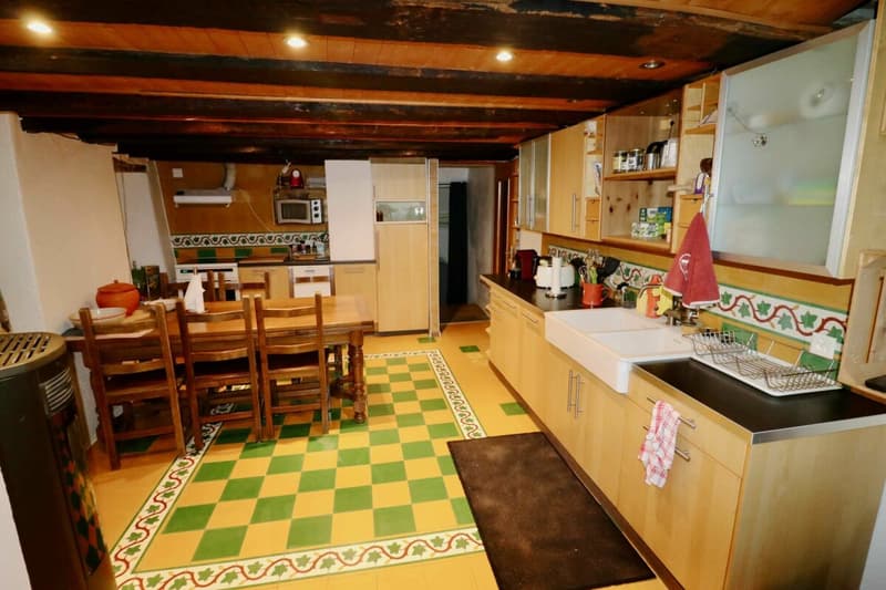 Au coeur du Vieux Bourg de Martigny, très belle maison familiale, pleine de charme de 5.5 pces idéale comme maison familiale ou maison d'hôtes. (2)