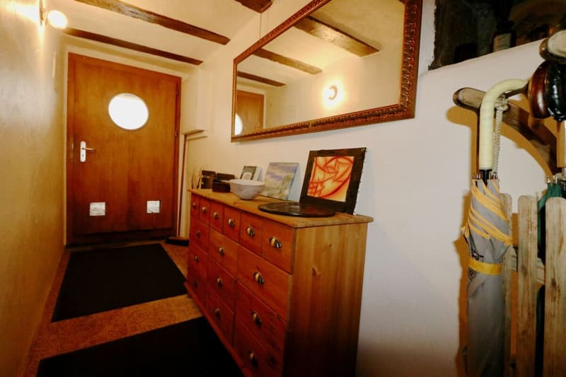 Au coeur du Vieux Bourg de Martigny, très belle maison familiale, pleine de charme de 5.5 pces idéale comme maison familiale ou maison d'hôtes. (11)