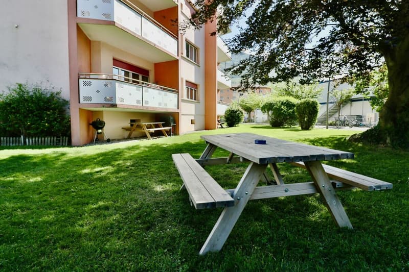 Appartement 2.5 pces rénové avec rendement immédiat (11)